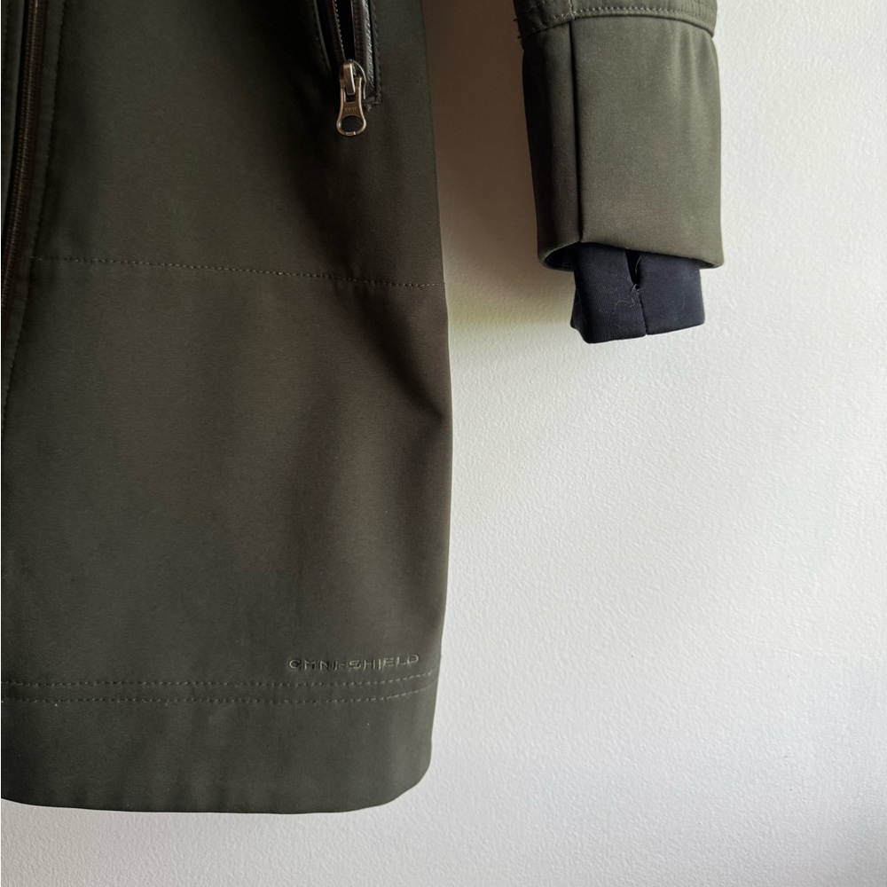 Columbia Women’s Lightweight Jacket - Picture 7 of 10